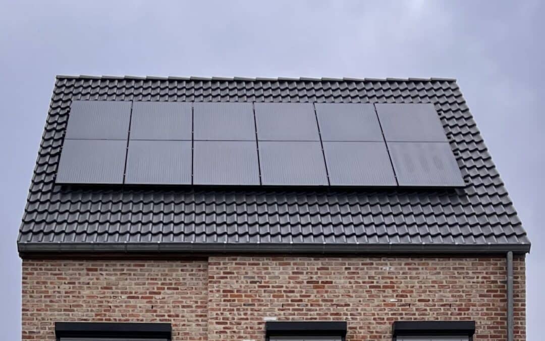 Zonnepanelen op een schuin dak